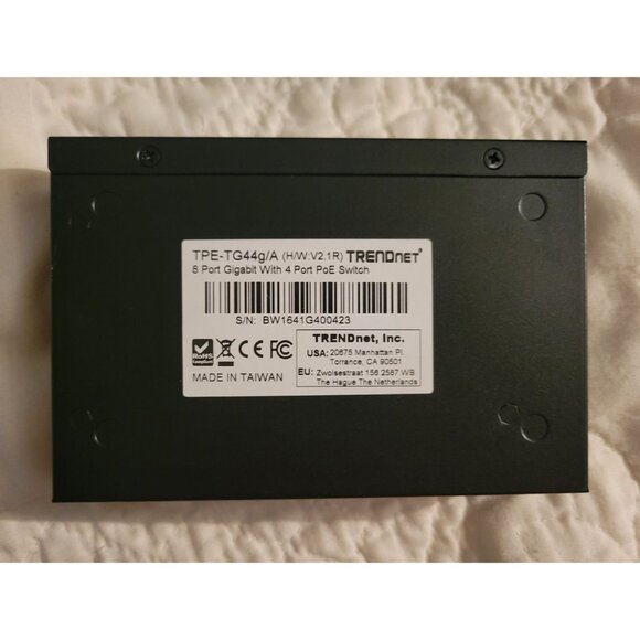 TRENDnet TPE-TG82G 8-Port Gigabit PoE+ Switch - Picture 3 of 4